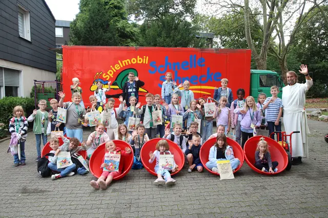 Foto: Gruppenfotos von Kerstin Boegeholz, andere Fotos Pater Tobias Breer