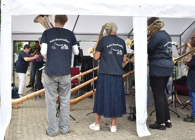 
Alphörner und Posaunenchor: Musikalische Mischung zur Eröffnung
