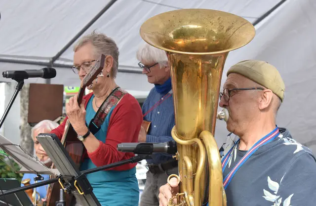 Die Band wachsMus spielte auf dem Fiedelerplatz