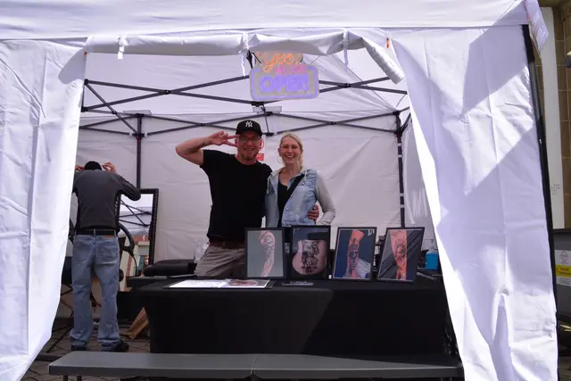 Wer mutig ist, holt sich sein neues Tattoo direkt auf der 750-Jahr-Feier in Menden! | Foto: @ Sabine Schlücking