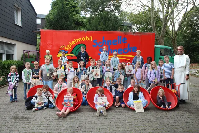 Foto: Gruppenfotos von Kerstin Boegeholz, andere Fotos Pater Tobias Breer