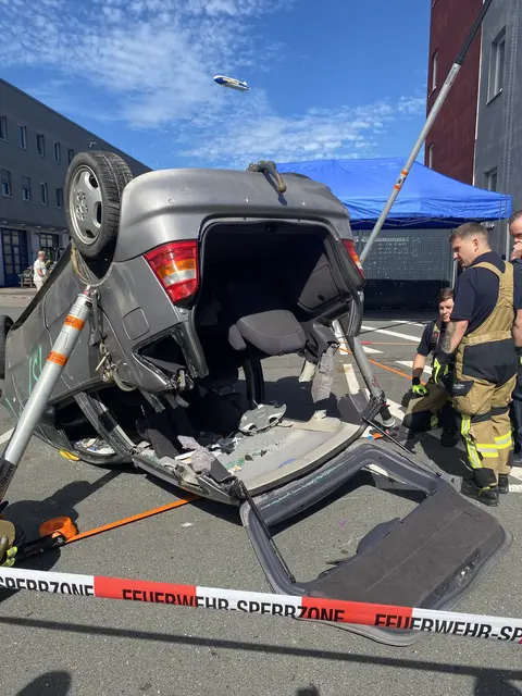 Rettung von Unfallopfern aus dem PKW