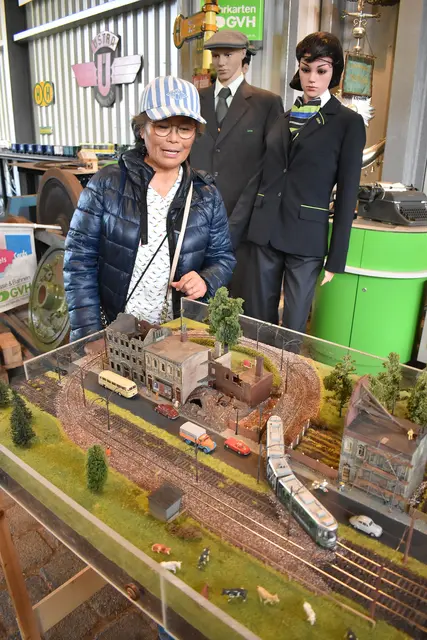 Eine Mini-Straßenbahn in HO drehte ihre Runden