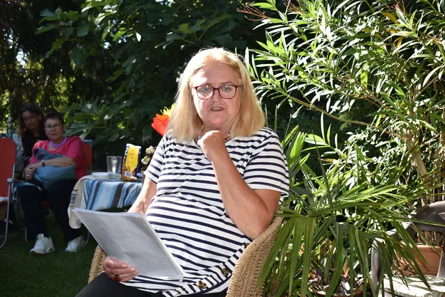 Geschichtliches von den anderen Seite Döhrens: Familie Gothe öffnete ihren schönen Garten und erzählte aus der Siedlungsgeschichte im Osten des Stadtteils
