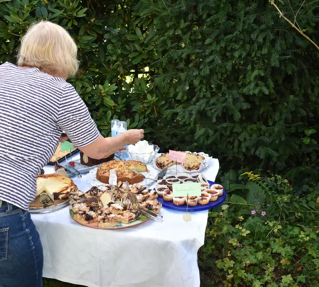 In der Kastanienallee öffnete sich ein schöner Garten für Kaffee und Kuchen (gegen eine kleine Spende ließ es sich lecker speisen)
