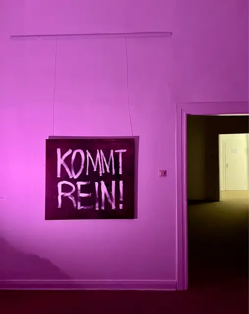 "KOMMT REIN!" Mischtechnik auf Leinwand 100 x 100 cm des Künstlers Klaus Wiesel