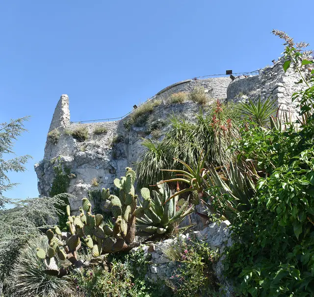 Mauerreste der Burg Éze