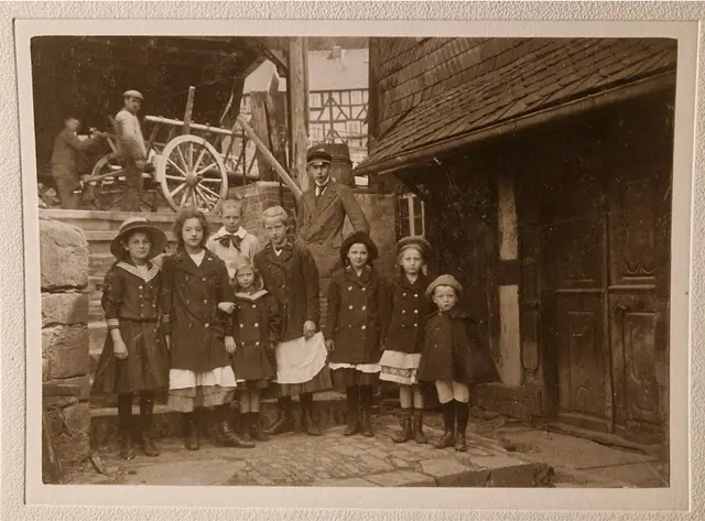 Kinder in Hatzfeld 1911