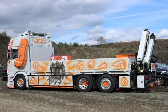 LKW im Eingangsbereich der SteinExpo
