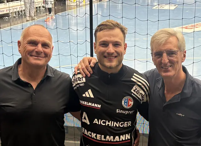 Der strahlende Frieder Bandlow nach Spielende mit seinem Vater Dr. Joachim Bandlow und seinem langjährigen Jugendtrainer Dr. Rudolf Jahn
