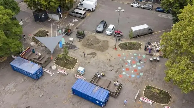 Bild zum Artikel Prima.Klima.Horst: Abschluss des temporären Testraums auf dem Ilse-Kibgis-Platz
Bildrechte: Gerd Kaemper | Foto: Bildrechte: Gerd Kaemper