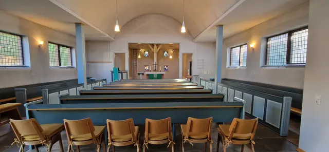 Chorraum mit Blick in den Altarraum der Kirche Oberasphe
