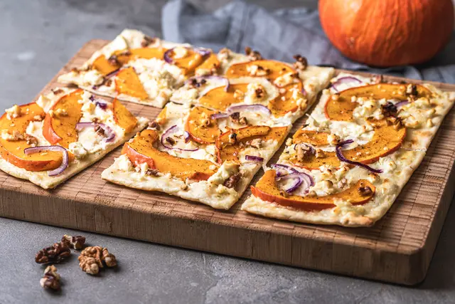 Flammkuchen mit Kürbis | Foto: Daniela Baumann - stock.adobe.com