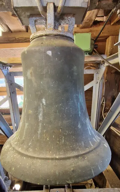 Glocke ohne Inschrift und Jahresangabe