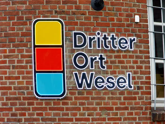 Schild des Dritten Orts Wesel am Stadtwerke-Wasserturm, einem kulturellen Begegnungsort für Kunst, Kultur und Gemeinschaft in Wesel. | Foto: Siegmund Walter, 08.09.2026, 13:01 Uhr