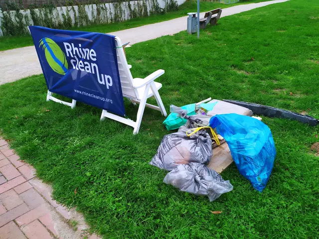 Die zweite Gruppe hatte auch schon ein Lager aufgemacht und die Aktionsfahne dazugehängt.