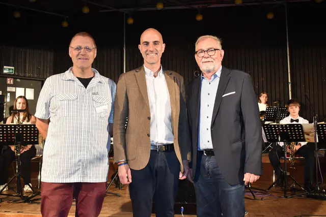 Feierten das 50. Jubiläum des Freizeitheims Döhren: v.l.: Heimleiter Jörg Kölling, Oberbürgermeister Belit Onay und Bezirksbürgermeister Wilhelm Lindenberg