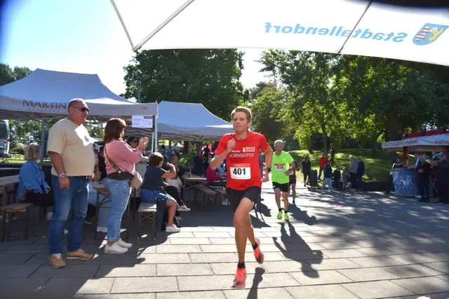 Höhepkt Fabian Jenne (SG Wenden) über 10 000m  | Foto: Foto H. Schaake