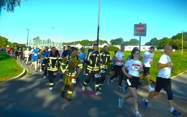 5km sogar die Feuerw. lief mit  | Foto: Foto H. Schaake