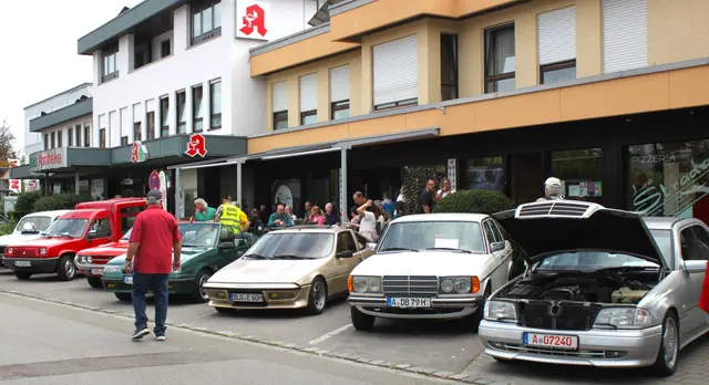 Oldtimerpräsentation mit großem Zuspruch bei den MEGA-Besuchern. | Foto: Peter Heider