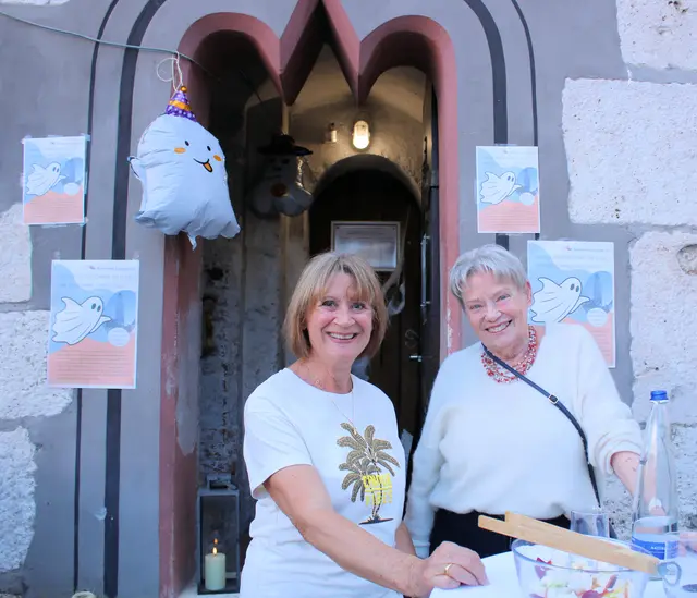 Claudia Strohmayer (links) und Inge Grotz (rechts) vom Kulturmarkt