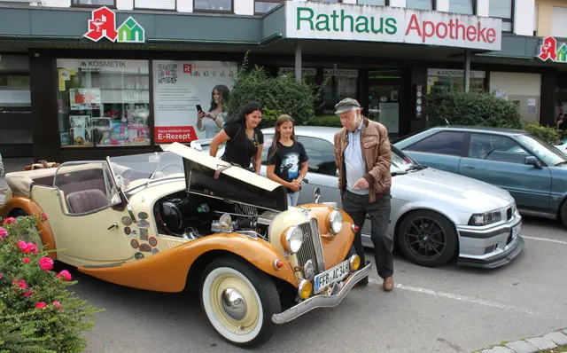 Oldtimerpräsentation mit großem Zuspruch bei den MEGA-Besuchern. | Foto: Peter Heider