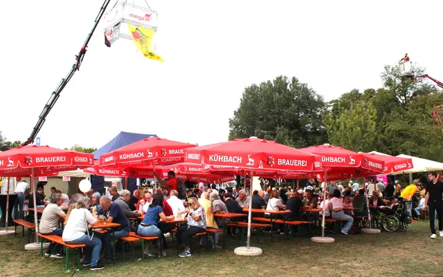 Oldtimerpräsentation mit großem Zuspruch bei den MEGA-Besuchern. | Foto: Peter Heider