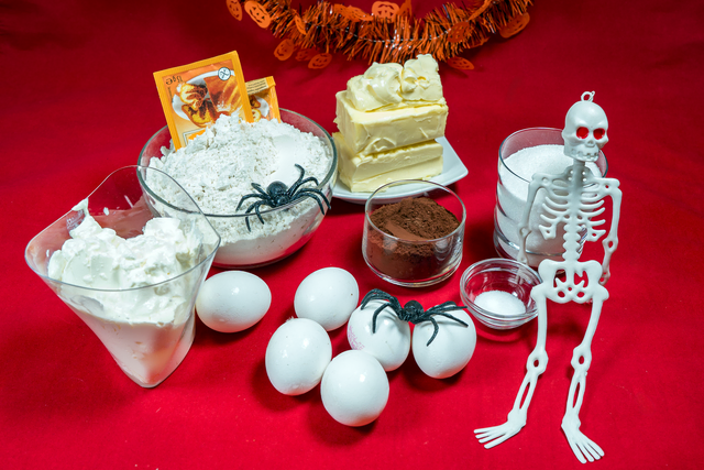 Sabinas Kochstudio - Friedhofskuchen mit Halloween-Deko | Foto: FSeventfoto