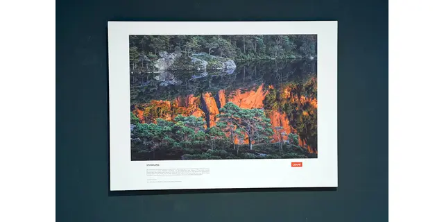 Titel: Spiegelung   -   Naturfotografien von Florian und Lisa Marie Smit.

Bild aus Artikel in Myheimat: „Skandinavien. Unberührte Wildnis – Naturfotografien von Florian und Lisa Marie Smit. Neue Ausstellung in der Städtischen Galerie Iserlohn.“
