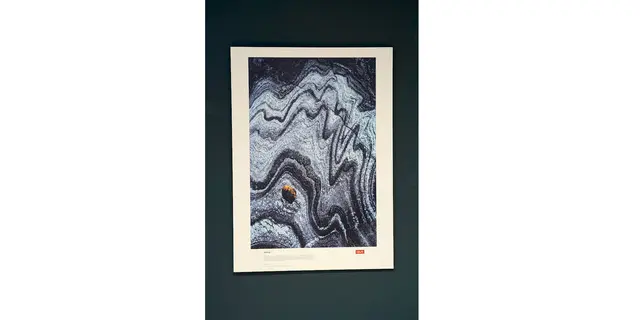 Titel: Meteor   -   Naturfotografien von Florian und Lisa Marie Smit.

Bild aus Artikel in Myheimat: „Skandinavien. Unberührte Wildnis – Naturfotografien von Florian und Lisa Marie Smit. Neue Ausstellung in der Städtischen Galerie Iserlohn.“