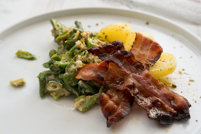 Sabinas Kochstudio - In ihrem Kochstudio hat Sabina Scherer schmackhafte Bohnen mit Ei und Bacon zubereitet. | Foto: FSeventfoto