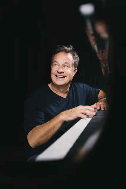 Lars Reichow am Klavier | Foto: Mario Andreya