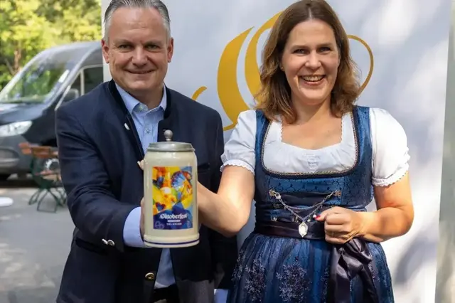 Alle Infos zum Oktoberfest
Wiesnkrug 2026: Wiesnchef Dr. Christian Scharpf und Dritte Bürgermeisterin Verena Dietl stellten die Neuerungen auf dem Oktoberfest vor. RAW/Moritz Röder | Foto: RAW/Moritz Röder / München,de