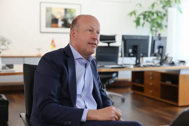 Landrat Martin Sailer spricht sich dafür aus, dass sich eine Expertenwerkstatt mit der Entwicklung des Universitätsklinikums und dessen Umfeld auseinandersetzt. | Foto: Julia Pietsch