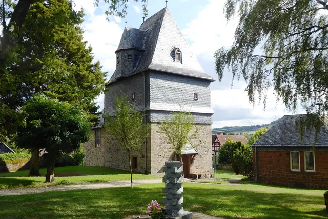 Die evangelische Kirche von Salzböden aus nordwestlicher Richtung.