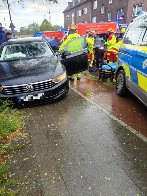 Schwerer Verkehrsunfall: Zwei verletzte Personen in Oberhausen | Foto: Feuerwehr Oberhausen