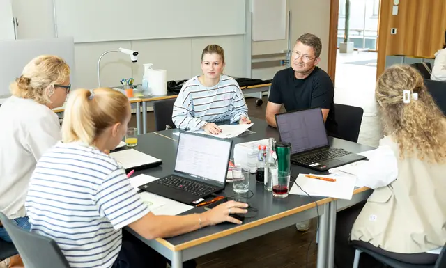 Etwa 50 junge Menschen, die noch auf der Suche nach einem Ausbildungsplatz sind, nutzten die Nachvermittlungsaktion der Agentur für Arbeit, der IHK Schwaben und der HWK Schwaben in Augsburg. | Foto: HWK Schwaben