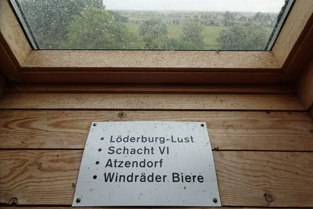 Infotafeln zeigen die Richtung an 