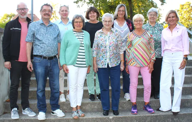 Die für die kommende Amtsperiode von vier Jahren neu gewählte Vorstandschaft der Arbeiterwohlfahrt Meitingen mit Ehrengast Simone Strohmayr (rechts): Michael Zambelli Gat, Werner Grimm, Claudia Grimm, Silvia Mechen, Sabine Jamscheck, Gudrun Gail, Edeltraut Wengenmayr, Adele Fenski und Barbara Pröll. | Foto: Peter Heider