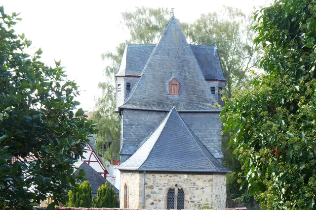Chor und Turm der evangelischen Kirche von Salzböden aus östlicher Richtung.