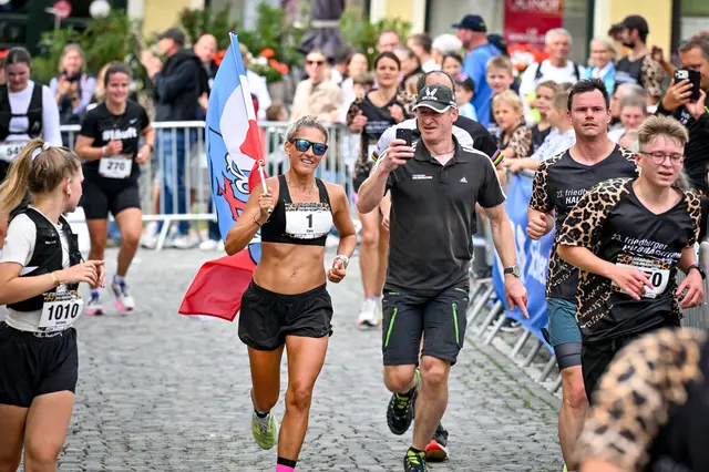 Caro Bayer war mit starken 1:31:05 wieder die schnellste Frau. | Foto: sport-in-augsburg.de 