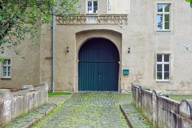 Schlosseingang des Athenslebenern Schlosses