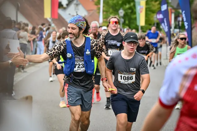Der Friedberger Berg verlangte mit seiner 13-prozentigen Steigerung den Läuferinnen und Läufern alles ab. | Foto: sport-in-augsburg.de 