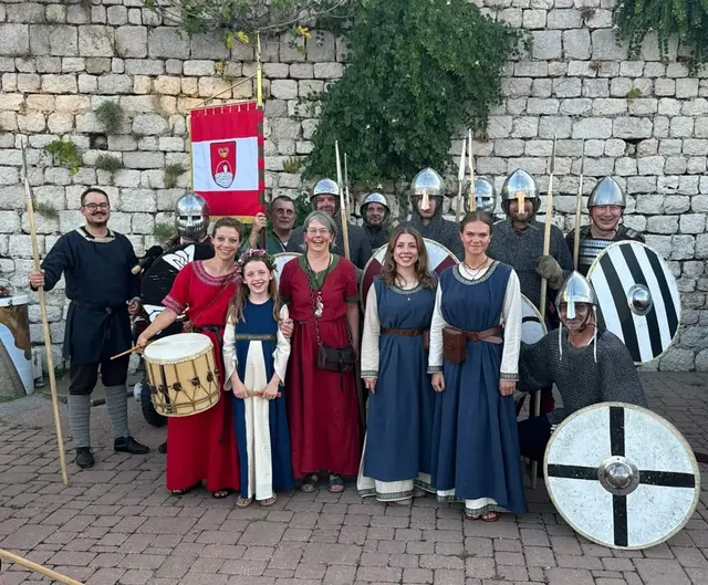 Die Königsbrunner Delegation in historischer Montur | Foto: privat