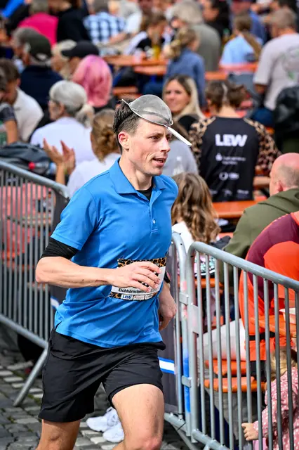 Auch mit ausgefallenen Kopfbedeckungen wurde gelaufen. | Foto: sport-in-augsburg.de 