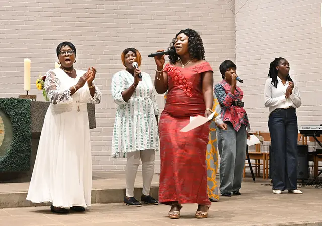 Der Chor der „Ghanian Presbyterian Church Hannover“ sang in der Auferstehungskirche
