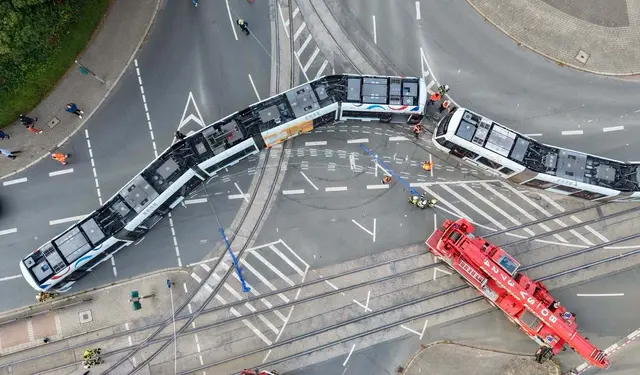 Straßenbahnentgleisung in Stahlhausen - Drei Personen leicht verletzt | Foto:  Feuerwehr Bochum