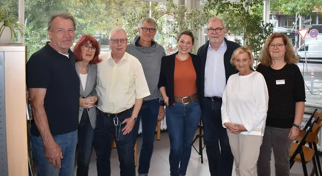 Bezirksbürgermeister Willi Lindenberg mit den anwesenden Mitgliedern des derzeitigen Bezirksrates. | Foto: Foto: privat