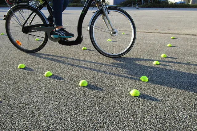 Fahrradparcour in der ADFC Radfahrschule
 | Foto: © Carsten Kramer ADFC