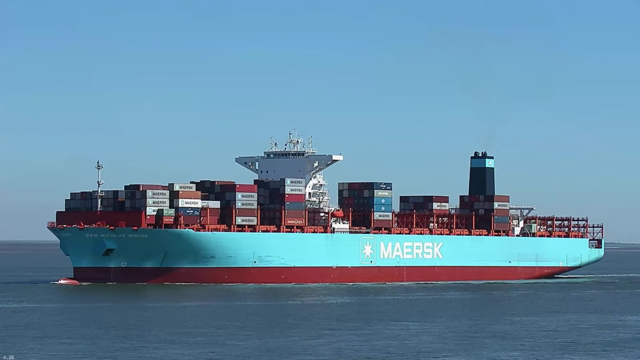  SAN NICOLAS MAERSK Länge: 333m - Breite: 43m
 | Foto: ©Rainer Bresslein